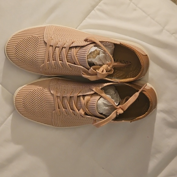 Women's  Spring Shoes - Picture 7 of 8